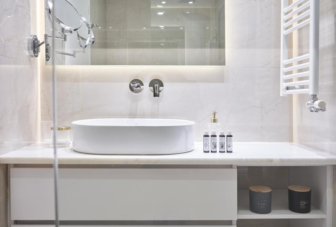 Urban Heights 3Bd Apt, Next To Hilton เอเธนส์ ภายนอก รูปภาพ